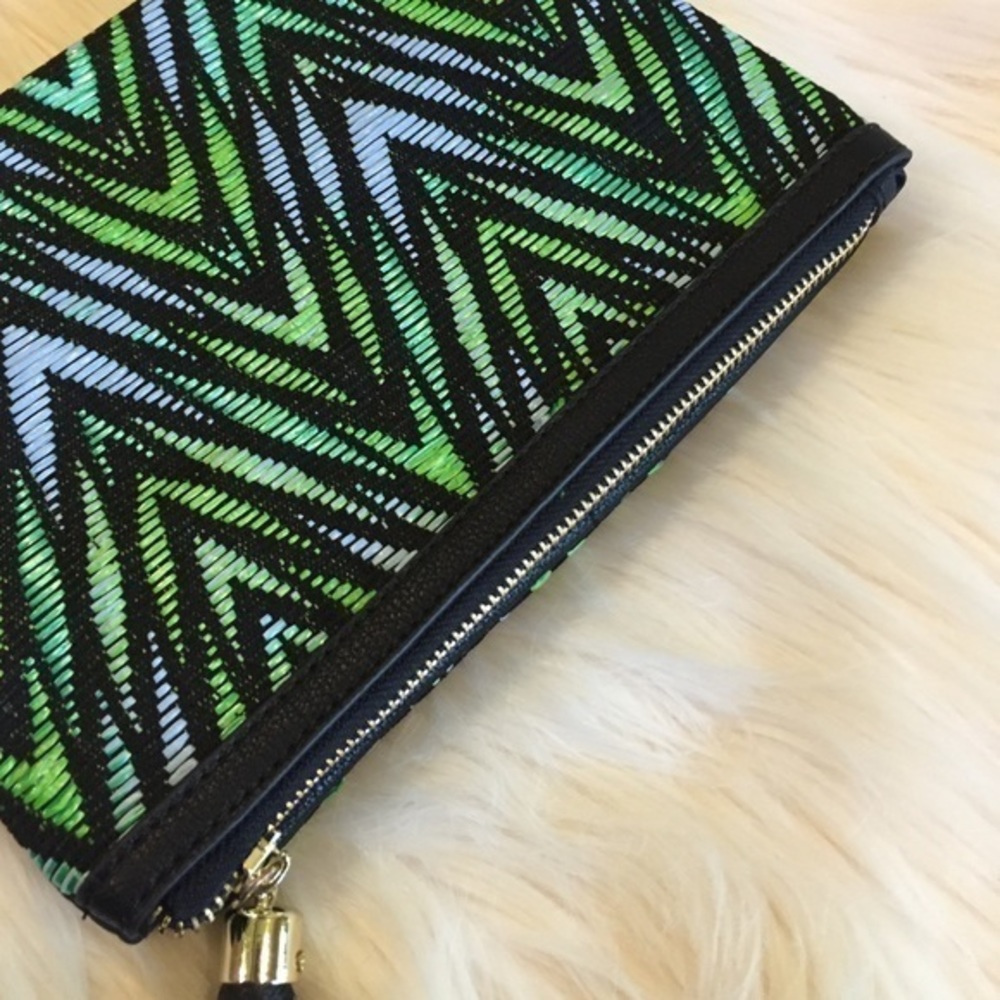 GREENS AND BLUES CHEVRON‎ CROSSBODY SHOULDER BAG - Picture 2 of 4